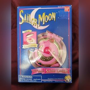 Vintage Sailor Moon Locket Bandai 1995- Pink compact Perfect for Cosplay